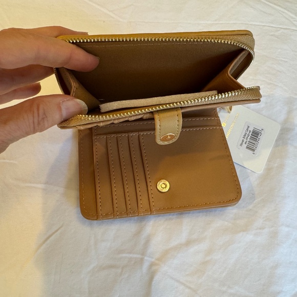 Poppy and Peonies Wallet, Woven Bifold Camel, Limited Edition - Picture 3 of 5